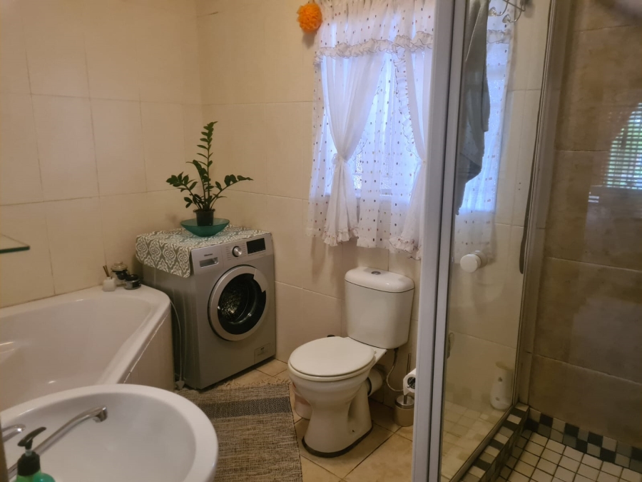 6 Bedroom Property for Sale in Cashan North West